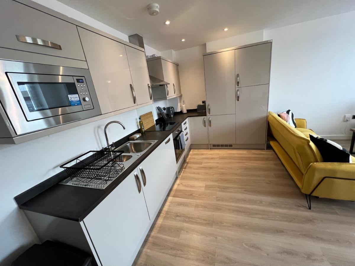 Modern 2 Bedroom Apt Sleeps 6 - Near Gloucester Exterior photo