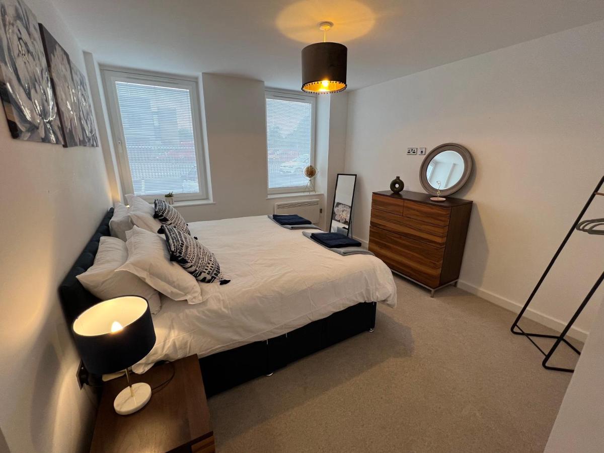 Modern 2 Bedroom Apt Sleeps 6 - Near Gloucester Exterior photo